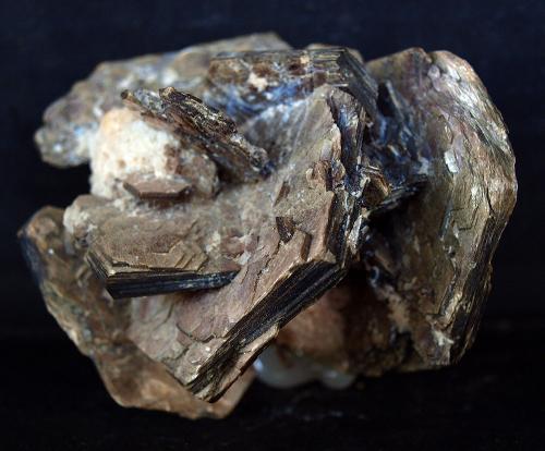 Moscovita<br />Indicio Zé Pinto, Aldeia, Conselheiro Pena, Vale do Rio Doce, Minas Gerais, Brasil<br />7 x 5 cm<br /> (Autor: Pedro Antonio)