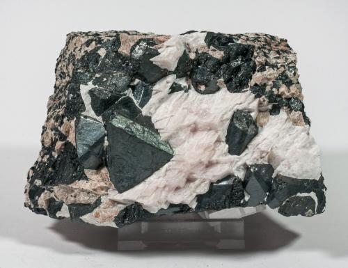 Franklinite with Calcite and Willemite<br />Sterling Mine, Sterling Hill, Ogdensburg, Franklin mining district, Sussex County, New Jersey, USA<br />10.1 × 6.4 × 5.4 cm<br /> (Author: Jordi Fabre)