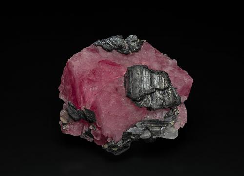 Rhodochrosite, Ferberite<br />Mina Yaogangxian, Yizhang, Prefectura Chenzhou, Provincia Hunan, China<br />5.6 x 5.0 cm<br /> (Author: am mizunaka)