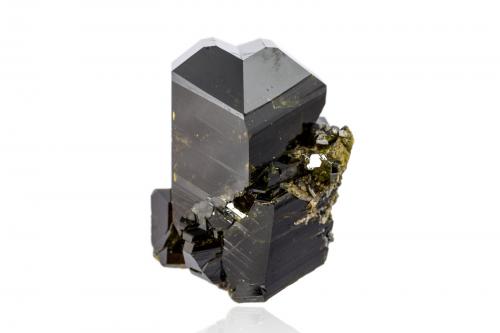 Epidote<br />Falin Lake, Usseglio, Val di Viù / Viù Valley, Lanzo Valleys (Valli di Lanzo), Metropolitan City of Turin Province, Piedmont (Piemonte), Italy<br />3 x 3 x 4 cm<br /> (Author: MIM Museum)