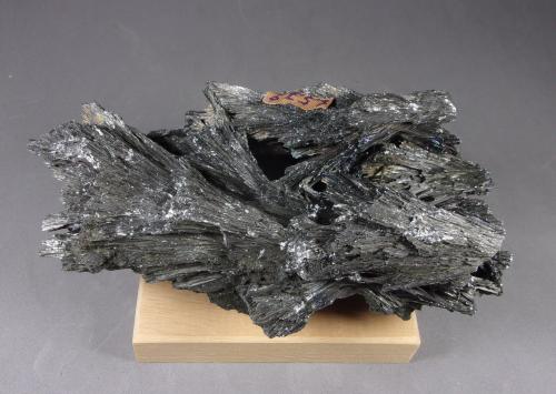 Zinkenita<br />Mina San José, Ciudad de Oruro, Provincia Cercado, Departamento Oruro, Bolivia<br />12,9 x 7,8 x 5 cm.,  449,7 g.<br /> (Autor: J. G. Alcolea)