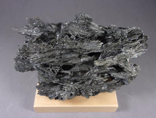 Zinkenita<br />Mina San José, Ciudad de Oruro, Provincia Cercado, Departamento Oruro, Bolivia<br />12,9 x 7,8 x 5 cm.,  449,7 g.<br /> (Autor: J. G. Alcolea)