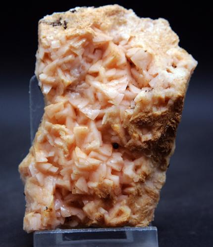 Dolomita<br />Rambla del Rollet, El Alabastre, La Cañada del Fenollar, Comarca Campo de Alicante, Alicante / Alacant, Comunidad Valenciana / Comunitat Valenciana, España<br />8 x 5 cm<br /> (Autor: Pedro Antonio)