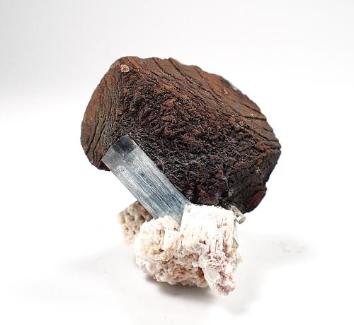 Siderite, Aquamarine, Feldspar<br />Monte Erongo, Usakos, Región Erongo, Namibia<br />35 mm x 32 mm x 28 mm<br /> (Author: Don Lum)