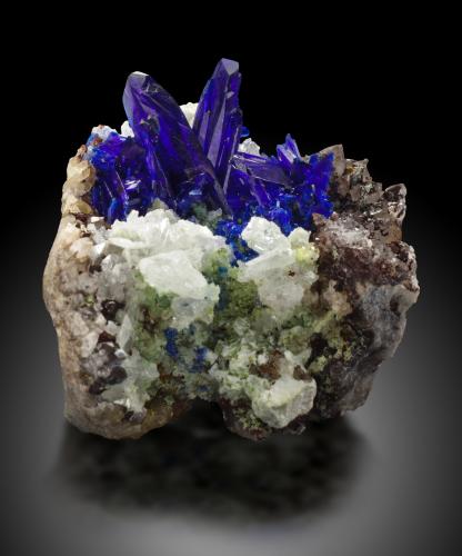 Linarite<br />Grand Reef Mine, Laurel Canyon, Grand Reef Mountain, Klondyke, Aravaipa District, Graham County, Arizona, USA<br />4 x 3.5 x 4 cm / main crystal: 2 cm<br /> (Author: MIM Museum)