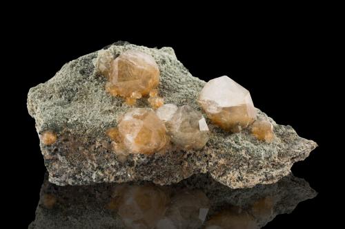 Analcime<br />Daye mining area, Edong, Daye, Huangshi Prefecture, Hubei Province, China<br />12.5 x 6 x 11 cm / main crystal: 3.2 cm<br /> (Author: MIM Museum)