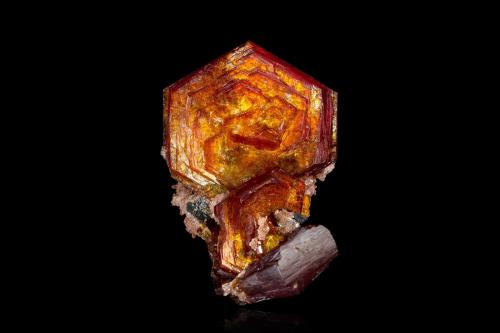 Shigaite with Rhodochrosite<br />N'Chwaning mining area, Kuruman, Kalahari manganese field (KMF), Northern Cape Province, South Africa<br />2.5 x 2 x 4 cm / main crystal: 2.4 cm.<br /> (Author: MIM Museum)