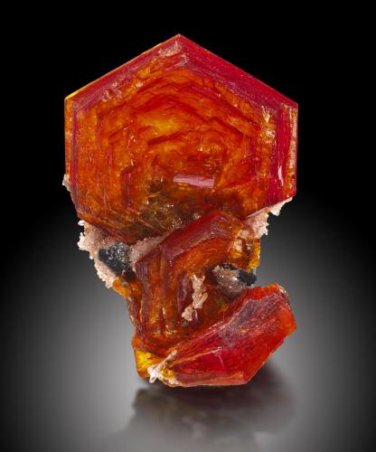Shigaite with Rhodochrosite<br />N'Chwaning mining area, Kuruman, Kalahari manganese field (KMF), Northern Cape Province, South Africa<br />2.5 x 2 x 4 cm / main crystal: 2.4 cm.<br /> (Author: MIM Museum)