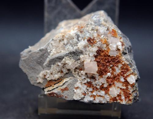 Dolomita<br />Rambla del Rollet, El Alabastre, La Cañada del Fenollar, Comarca Campo de Alicante, Alicante / Alacant, Comunidad Valenciana / Comunitat Valenciana, España<br />4.5 x 4 cm<br /> (Autor: Pedro Antonio)