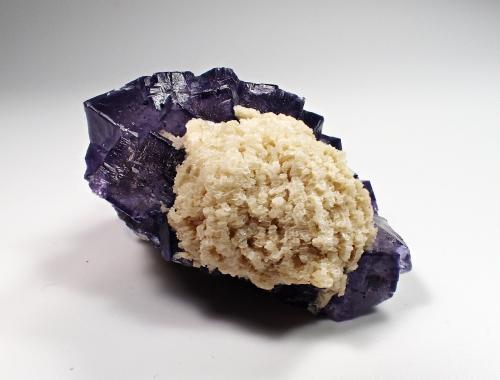 Fluorite, Baryte<br />Mina Elmwood, Carthage, Distrito Central Tennessee Ba-F-Pb-Zn, Condado Smith, Tennessee, USA<br />61 mm x 57 mm x 37 mm<br /> (Author: Don Lum)