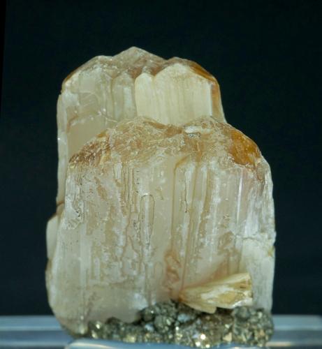 Valentinita con Pirita<br />Mina San José, Ciudad de Oruro, Provincia Cercado, Departamento Oruro, Bolivia<br />2.8 × 2.2 × 2 cm<br /> (Autor: Jordi Fabre)