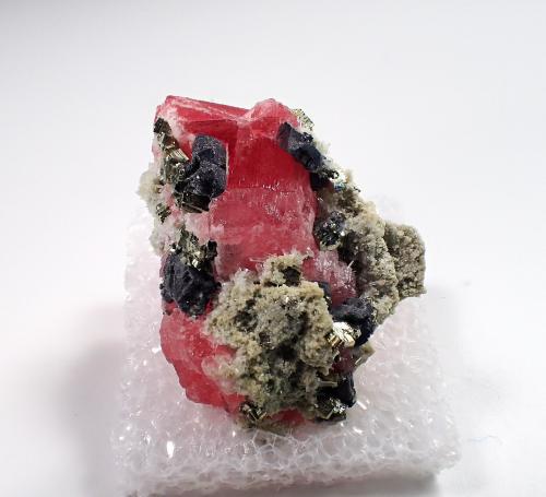 Rhodochrosite, Galena, Pyrite, Quartz<br />Wutong Mine, Liubao, Cangwu, Wuzhou Prefecture, Guangxi Zhuang Autonomous Region, China<br />32 mm x 27 mm x 17 mm<br /> (Author: Don Lum)