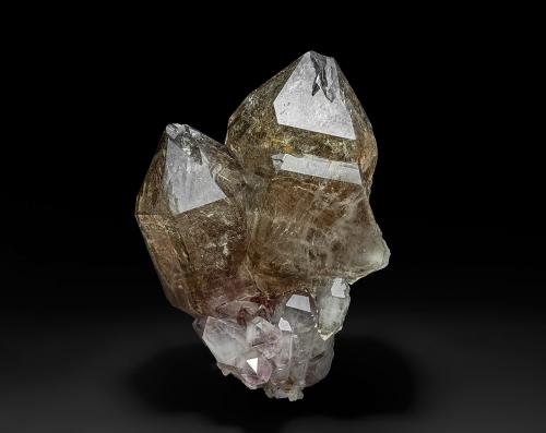 Quartz (variety smoky quartz), Quartz (variety amethyst)<br />Jonesville, Union County, South Carolina, USA<br />11.5 x 16.2 cm<br /> (Author: am mizunaka)