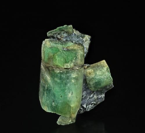Beryl (variety emerald)<br />Mina Foote Lithium Co. (Mina Foote), Distrito Kings Mountain, Condado Cleveland, North Carolina, USA<br />2.7 x 2.1 cm<br /> (Author: am mizunaka)