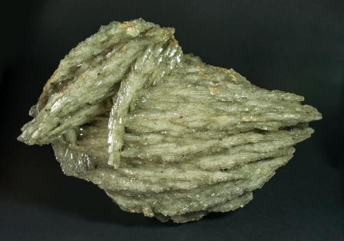 Baryte with  Chalcopyrite<br />Bou Nahas Mine, Oumjrane mining area, Alnif Commune, Tinghir Province, Drâa-Tafilalet Region, Morocco<br />21.4 × 14.9 × 9.8 cm<br /> (Author: Jordi Fabre)