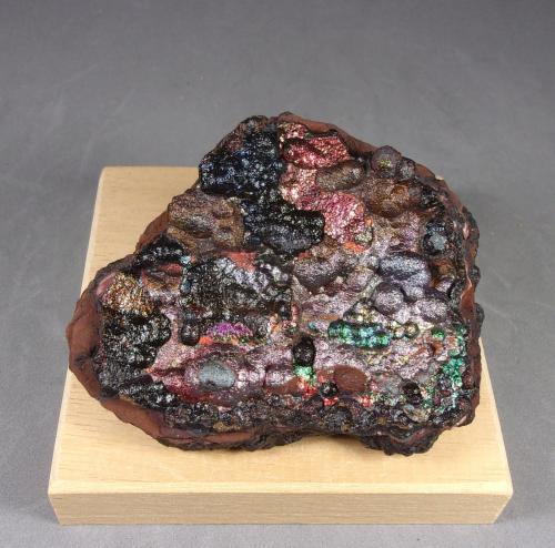 Goethita<br />Minas de Tharsis, Tharsis, Alosno, Comarca El Andévalo, Huelva, Andalucía, España<br />7,5 x 6,1 x 2,1 cm. 122,9 g.<br /> (Autor: J. G. Alcolea)