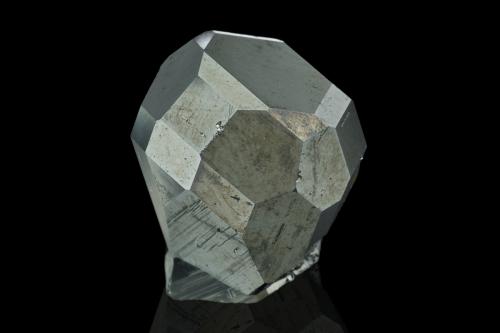 'Tetraedrita'<br />Saint-Pierre-de-Mésage, Vizille, Grenoble, Isère, Auvergne-Rhône-Alpes, Francia<br />1.5 x 1.5 x 2 cm<br /> (Autor: Museo MIM)