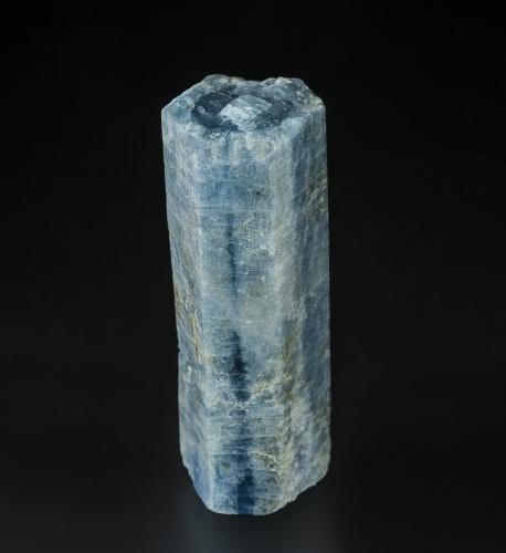 Beryl (variety aquamarine)<br />Haystack Mountain, Inyo Mountains (Inyo Range), Inyo County, California, USA<br />4.5 x 1.5 cm<br /> (Author: am mizunaka)