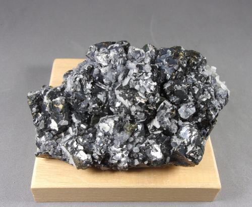 Esfalerita<br />Banská tiavnica (Schemnitz), Distrito Banská tiavnica, Región Banská Bystrica, Eslovaquia<br />8,5 x 5,5 x 2,3 cm.<br /> (Autor: J. G. Alcolea)