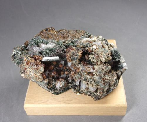 Bismutinita<br />Mina Creole, distrito minero Lincoln, Condado Beaver, Utah, USA<br />8,9 x 5,5 x 4,9 cm.<br /> (Autor: J. G. Alcolea)