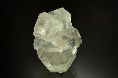 Fluorite<br />Isla Larak, Condado Qeshm, Provincia Hormozgan, Irán<br />4.0 x 3.1x 2.4 cm<br /> (Author: Michael Shaw)