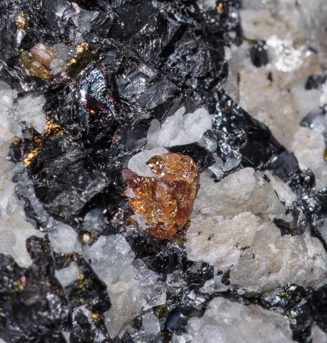 _Close up of unidentified minerals.<br />Broken Hill, Condado Yancowinna, Nueva Gales del Sur, Australia<br /><br /> (Author: am mizunaka)