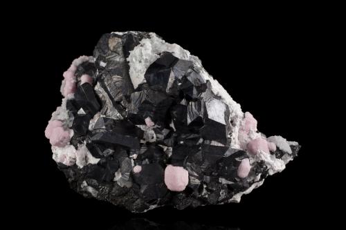 Alabandite with Quartz, Calcite and Rhodochrosite<br />Mina Uchucchacua, Provincia Oyón, Departamento Lima, Perú<br />13 x 7.5 x 8.5 cm / main crystal: 3 cm.<br /> (Author: MIM Museum)