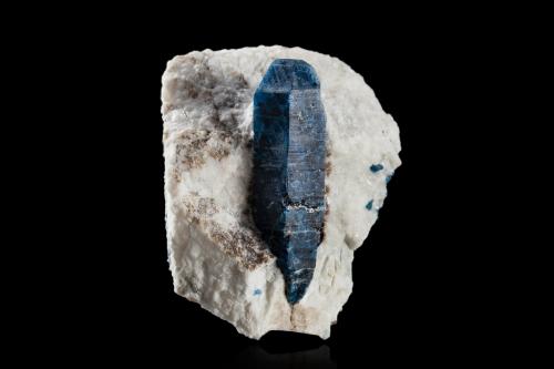 Afghanite<br />Provincia Badakhshan, Afganistán<br />7 x 7 x 7 cm / main crystal: 5.7 cm.<br /> (Author: MIM Museum)