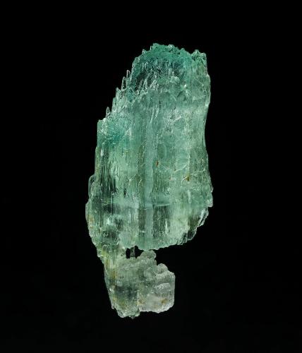 Beryl (variety emerald)<br />Distrito minero Torrington, Condado Clive, Nueva Gales del Sur, Australia<br />2.3 x 1.0 cm<br /> (Author: am mizunaka)