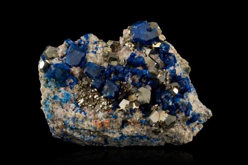 Sodalita con Pirita y Wurtzita<br />Provincia Badakhshan, Afganistán<br />6.5 x 4.5 x 3.5 cm / Cristal principal: 1.1 cm.<br /> (Autor: Museo MIM)