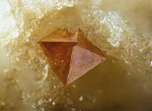 Bismutita<br />Reichenbach, Lautertal (Odenwald), Distrito Bergstraße, Darmstadt, Hesse/Hessen, Alemania<br />3 mm<br /> (Autor: Borja Sainz de Baranda)