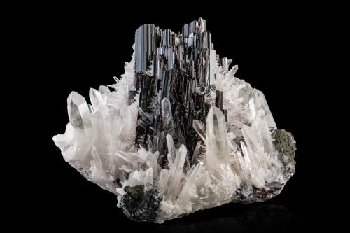 Hübnerite with Quartz and Tetrahedrite<br />Huayllapon Mine (Huallapon Mine), Pasto Bueno, Pampas District, Pallasca Province, Ancash Department, Peru<br />18 x 14 x 14 cm / main crystal: 6 cm.<br /> (Author: MIM Museum)