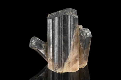 Baotite<br />Monte Zagi, Hameed Abad Kafoor Dheri, Peshawar, Jaiber Pastunjuá, Paquistán<br />3 x 3 x 2 cm / main crystal: 1.7 cm.<br /> (Author: MIM Museum)
