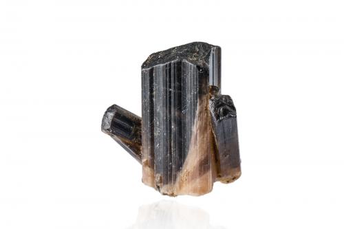 Baotite<br />Monte Zagi, Hameed Abad Kafoor Dheri, Peshawar, Jaiber Pastunjuá, Paquistán<br />3 x 3 x 2 cm / main crystal: 1.7 cm.<br /> (Author: MIM Museum)