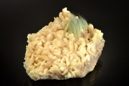 Actinolite (variety byssolite) on Albite (variety pericline)<br />Guttannen, Interlaken-Oberhasli, Hasli Valley, Bern, Switzerland<br />7.7 x 6.4 x 3.6 cm<br /> (Author: Michael Shaw)