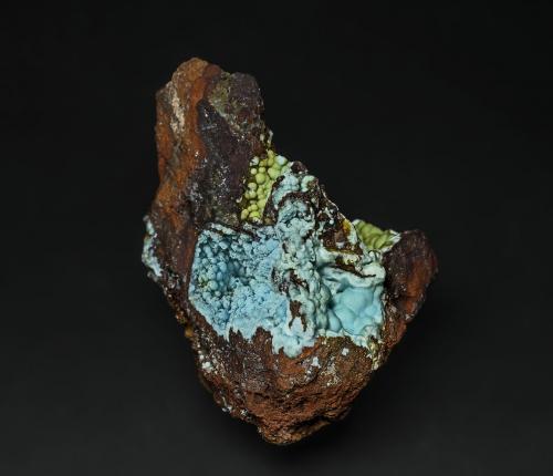 Chalcoalumite<br />Lavender Pit, Bisbee, Warren District, Mule Mountains, Cochise County, Arizona, USA<br />5.8 x 4.2 cm<br /> (Author: am mizunaka)