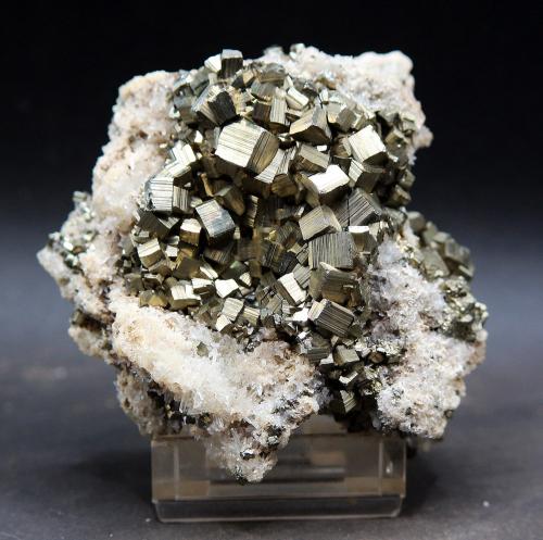 Pirita<br />Perú<br />7.5 x 6.5 cm<br /> (Autor: Pedro Antonio)