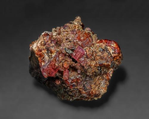 Pyrosmalite, Spessartine,<br />Broken Hill, Condado Yancowinna, Nueva Gales del Sur, Australia<br />3.3 x 3.1 cm<br /> (Author: am mizunaka)