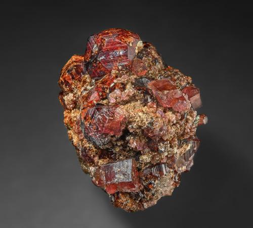 Spessartine, Pyrosmalite<br />Broken Hill, Yancowinna County, New South Wales, Australia<br />3.3 x 3.1 cm<br /> (Author: am mizunaka)