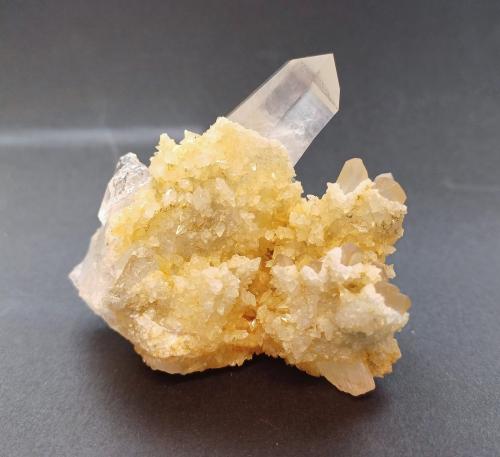 Quartz<br />Bedretto Valley, Leventina, Ticino (Tessin), Switzerland<br />65mm x 60mm x 50mm<br /> (Author: Philippe Durand)