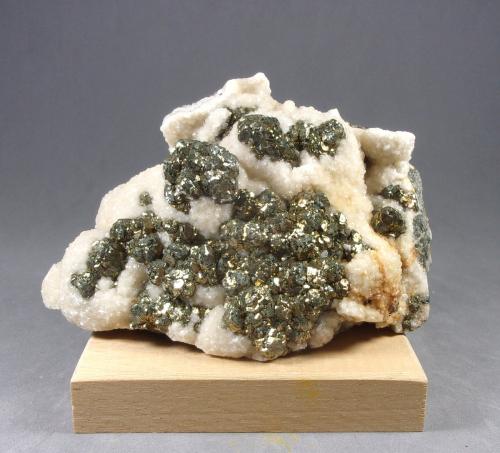 Pirita<br />Reocín Mine, Reocín, Comarca Saja-Nansa, Cantabria, Spain<br />10,9 x 6,5 x 6,5 cm.<br /> (Autor: J. G. Alcolea)