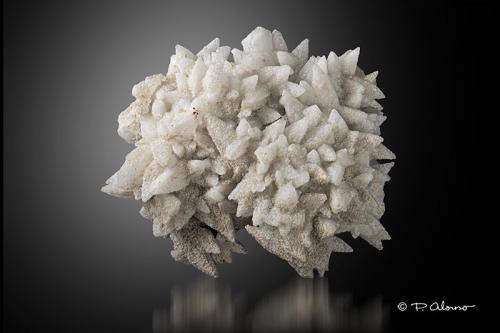 Calcita<br />Krushev dol deposit, Krushev dol Mine, Madan mining area, Rhodope Mountains, Smolyan Oblast, Bulgaria<br />7,5cm x 7cm x 4cm<br /> (Autor: Pere Alonso)