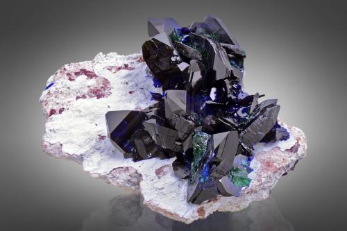 Azurite with Malachite and Dickite<br />Milpillas Mine, Cuitaca, Municipio Santa Cruz, Sonora, Mexico<br />16 x 12 x 6.5 cm / main crystal: 5 cm.<br /> (Author: MIM Museum)
