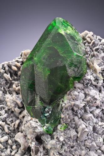 Titanite (variety chromium-bearing titanite) on Chromite with Clinochlore and Calcite<br />Saranovskii Mine, Saranovskaya (Sarany), Gornozavodskii, Perm Krai, Ural, Russia<br />11 x 6 x 9.5 cm / main crystal: 5.8 cm.<br /> (Author: MIM Museum)