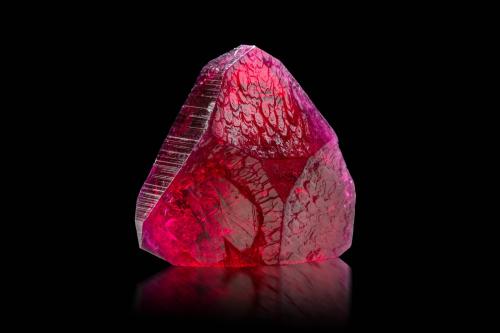 Fluor-liddicoatite<br />Ambatomigaby pegmatite, Ampanivana, Andrembesoa, Betafo District, Vakinankaratra Region, Madagascar<br />2.5 x 2.5 x 1 cm<br /> (Author: MIM Museum)
