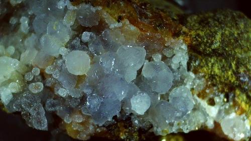Hydrotalcite, Phillipsite<br />Stradner Kogel, Wilhelmsdorf, Gleichenberger, Bad Gleichenberg, Südoststeiermark, Estiria/Steiermark, Austria<br />1,8 x 0,9 cm<br /> (Author: Volkmar Stingl)