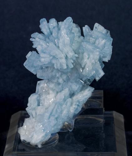 Barita<br />Moscona Mine, El Llano, Solís, Corvera de Asturias, Comarca Avilés, Principality of Asturias (Asturias), Spain<br />5.9 × 3.8 × 3.7 cm<br /> (Autor: Jordi Fabre)