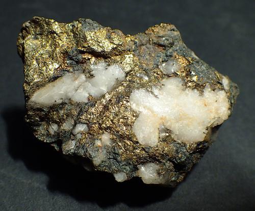 Calcopirita<br />Rio Tinto Mines, Minas de Riotinto, Comarca Cuenca Minera, Huelva, Andalusia, Spain<br />5 x 3 cm<br /> (Autor: Frederic Varela)