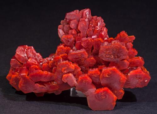 Vanadinite<br />Mohamedine, Coud'a, distrito minero Mibladen, Mibladen, Midelt, Provincia Midelt, Región Drâa-Tafilalet, Marruecos<br />8.4 × 5.7 × 2 cm<br /> (Author: Jordi Fabre)