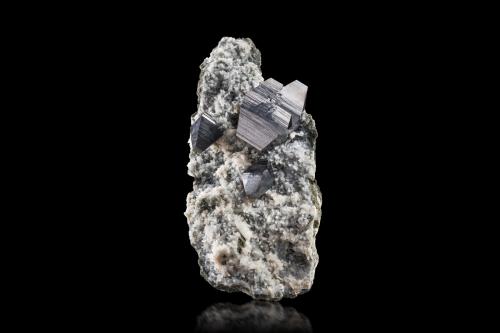 Anatase on Quartz<br />Dyrfonni, Viveli, Eidfjord, Hardangervidda, Hordaland, Norway<br />11 x 5 x 3.5 cm / main crystal: 3.3 cm<br /> (Author: MIM Museum)
